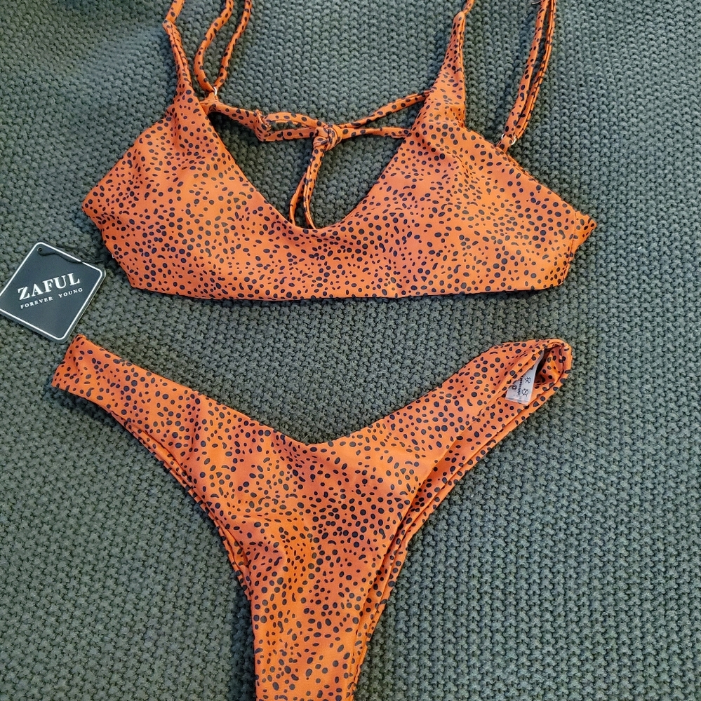 4 Bikinis - Picture 3 of 5